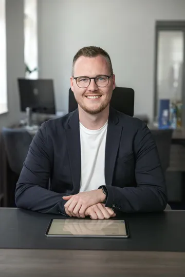 Kevin Helms, Finanzierungsvermittler